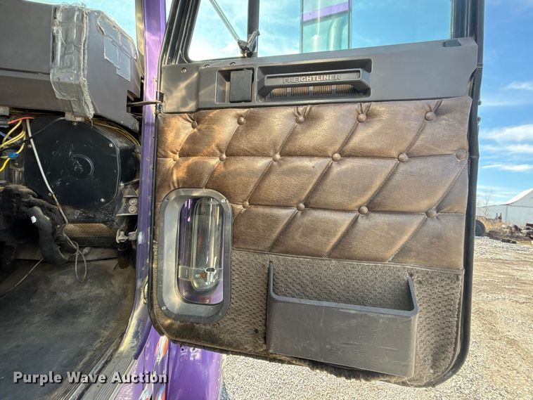 image for item FB3581 2006 Freightliner Classic semi truck