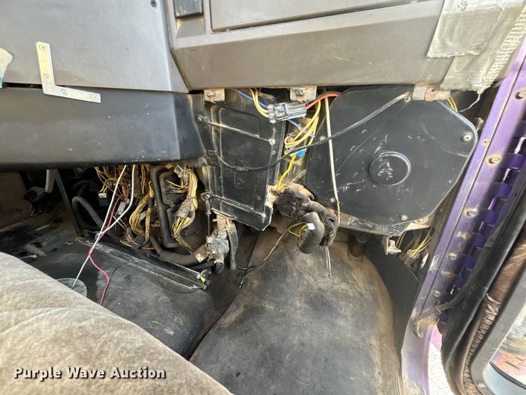 image for item FB3581 2006 Freightliner Classic semi truck