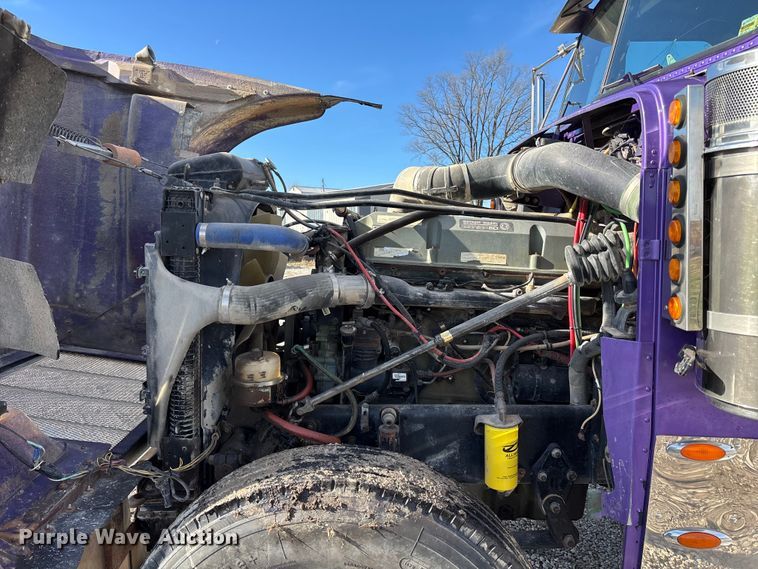 image for item FB3581 2006 Freightliner Classic semi truck