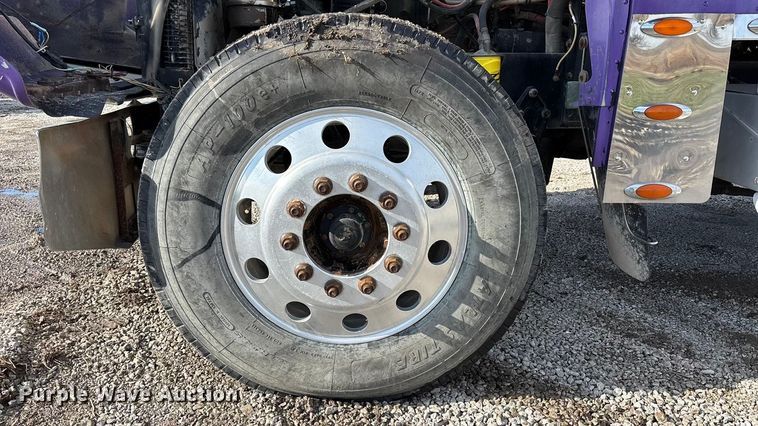 image for item FB3581 2006 Freightliner Classic semi truck