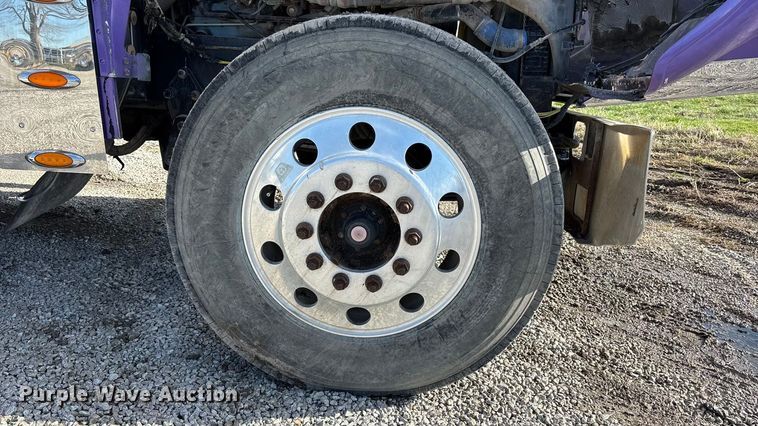 image for item FB3581 2006 Freightliner Classic semi truck