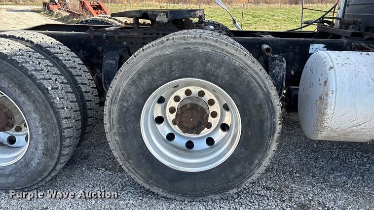 image for item FB3581 2006 Freightliner Classic semi truck