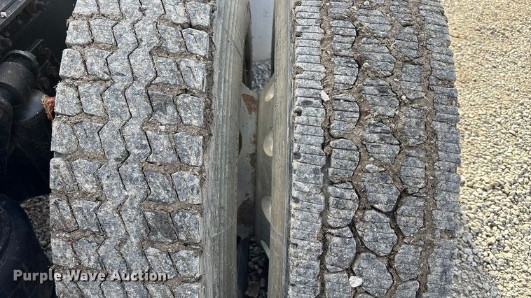 image for item FB3581 2006 Freightliner Classic semi truck