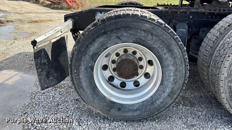 image for item FB3581 2006 Freightliner Classic semi truck