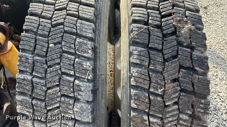 image for item FB3581 2006 Freightliner Classic semi truck