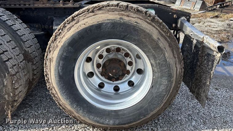 image for item FB3581 2006 Freightliner Classic semi truck