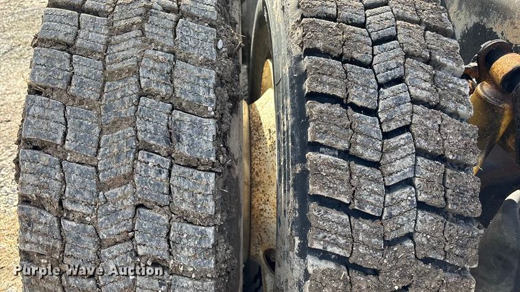 image for item FB3581 2006 Freightliner Classic semi truck