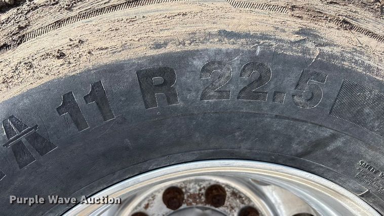 image for item FB3581 2006 Freightliner Classic semi truck