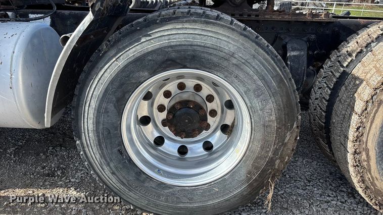 image for item FB3581 2006 Freightliner Classic semi truck