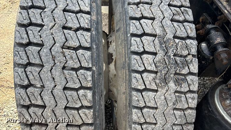 image for item FB3581 2006 Freightliner Classic semi truck