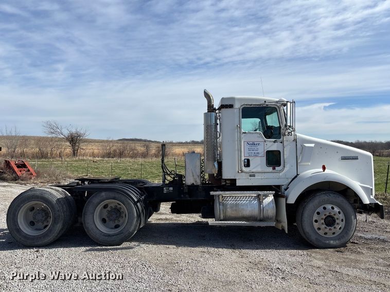 image for item FB3582 2003 Kenworth T800 semi truck