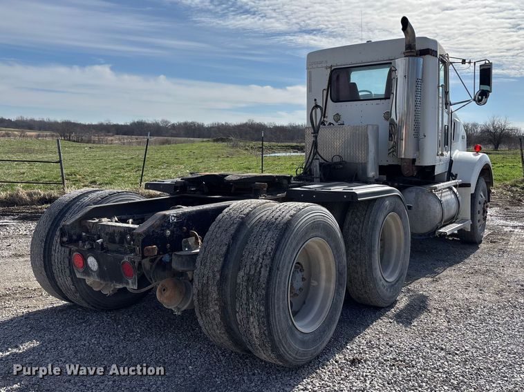 image for item FB3582 2003 Kenworth T800 semi truck