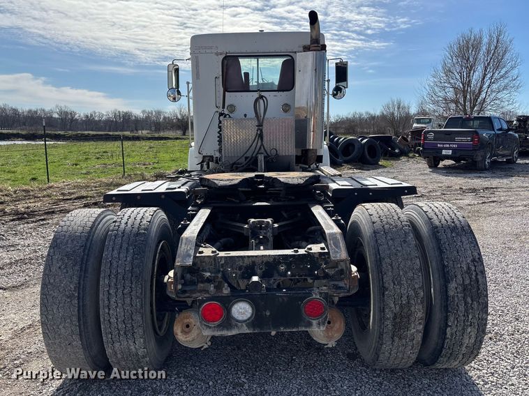 image for item FB3582 2003 Kenworth T800 semi truck