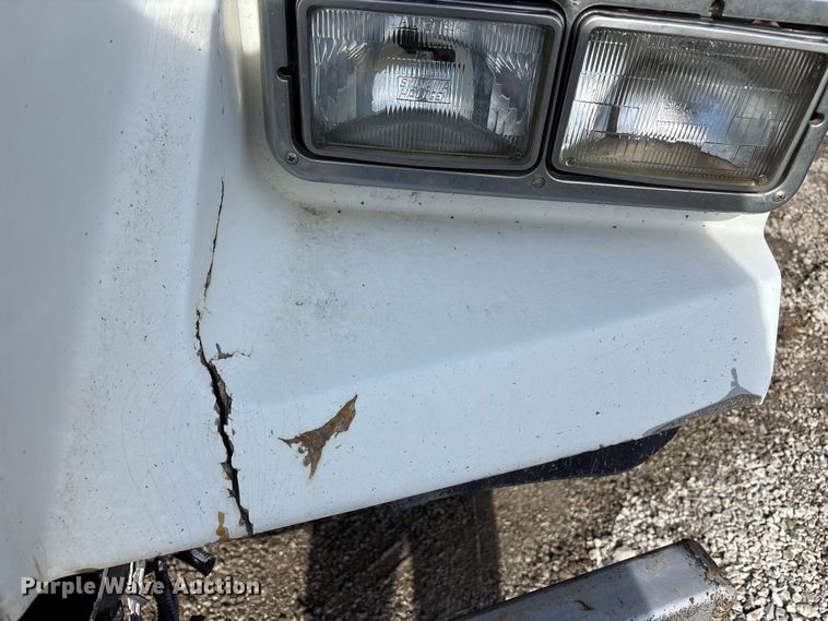 image for item FB3582 2003 Kenworth T800 semi truck