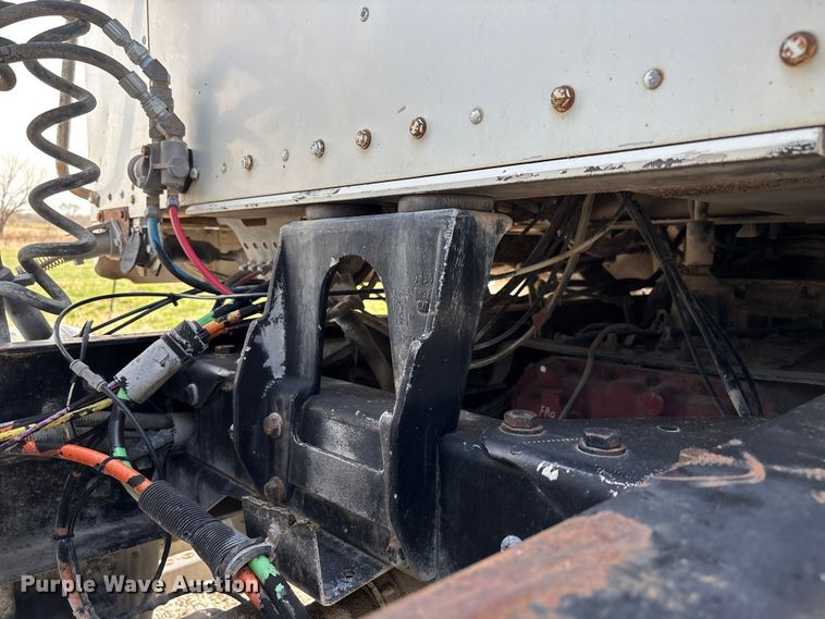 image for item FB3582 2003 Kenworth T800 semi truck