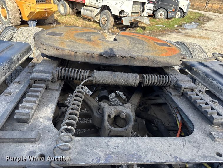 image for item FB3582 2003 Kenworth T800 semi truck