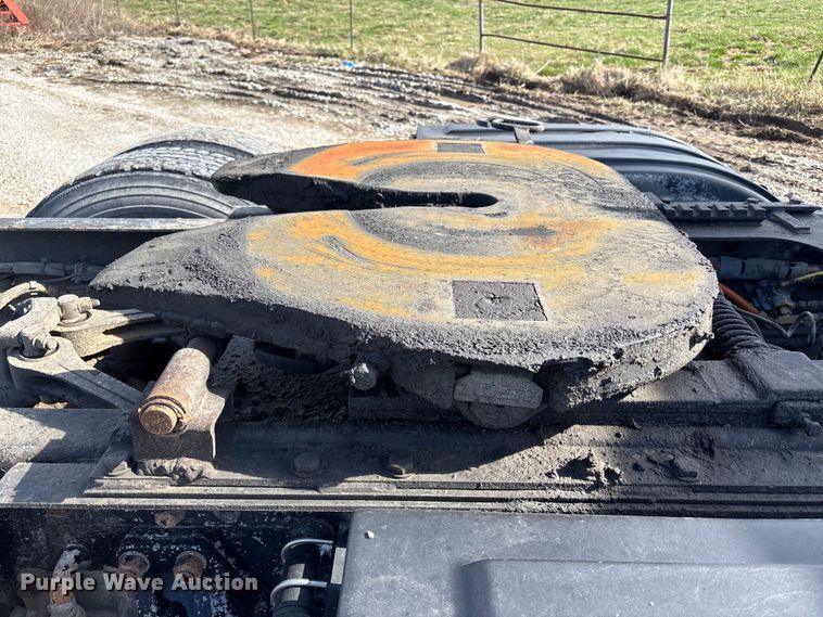 image for item FB3582 2003 Kenworth T800 semi truck