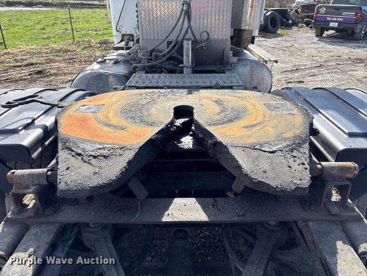 image for item FB3582 2003 Kenworth T800 semi truck