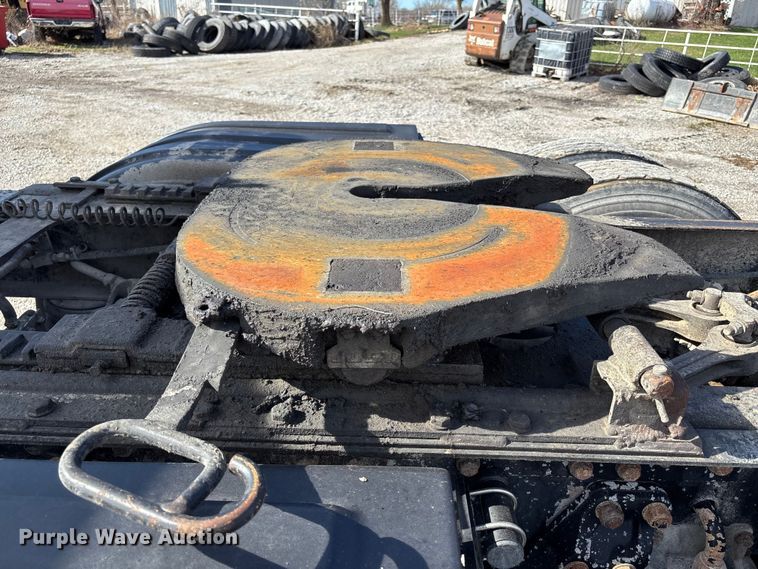 image for item FB3582 2003 Kenworth T800 semi truck