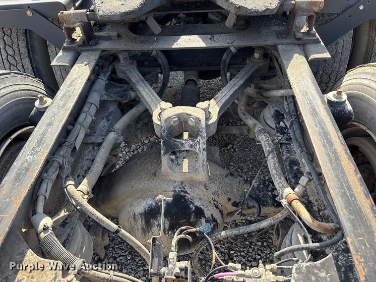 image for item FB3582 2003 Kenworth T800 semi truck