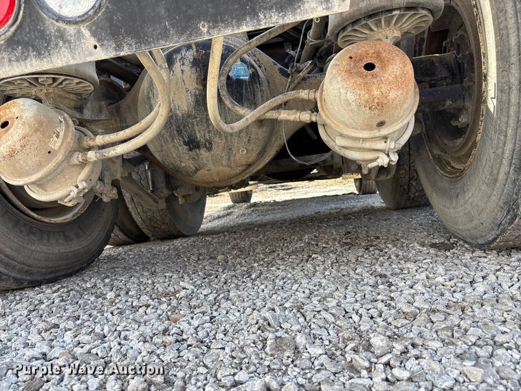 image for item FB3582 2003 Kenworth T800 semi truck