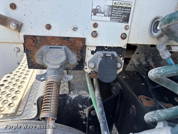 image for item FB3582 2003 Kenworth T800 semi truck