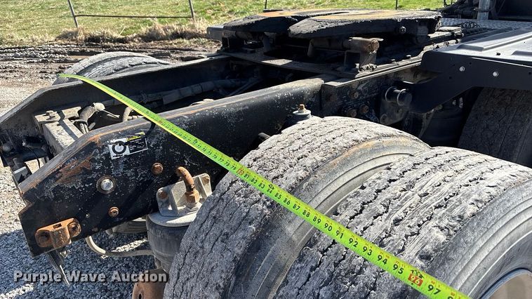 image for item FB3582 2003 Kenworth T800 semi truck