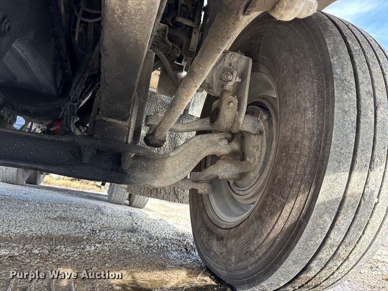 image for item FB3582 2003 Kenworth T800 semi truck