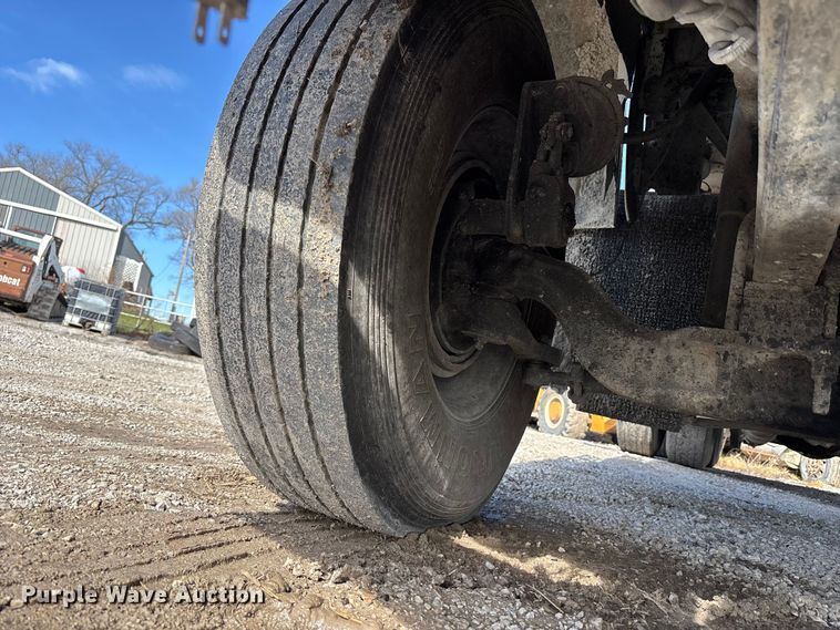 image for item FB3582 2003 Kenworth T800 semi truck