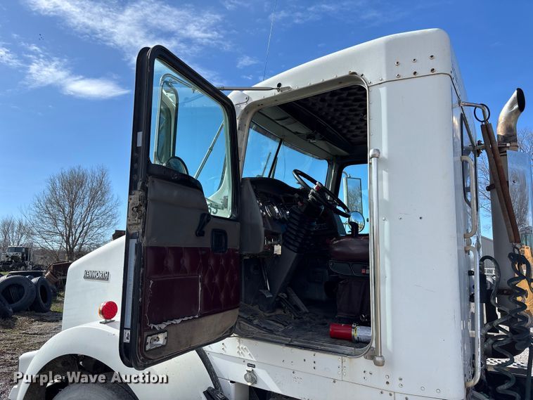 image for item FB3582 2003 Kenworth T800 semi truck