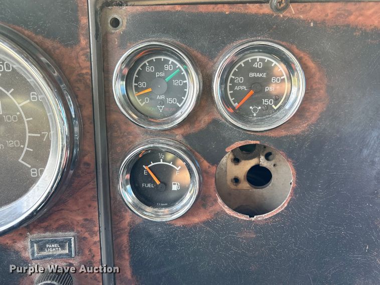 image for item FB3582 2003 Kenworth T800 semi truck