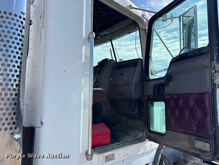 image for item FB3582 2003 Kenworth T800 semi truck
