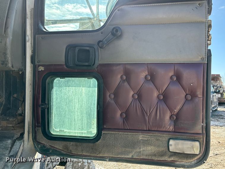 image for item FB3582 2003 Kenworth T800 semi truck