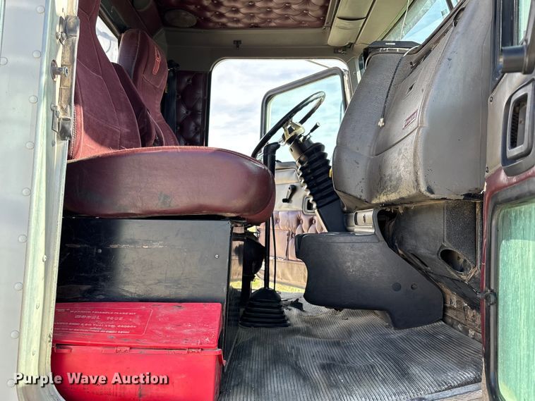 image for item FB3582 2003 Kenworth T800 semi truck