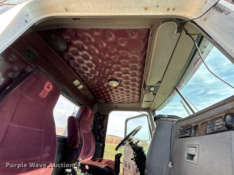 image for item FB3582 2003 Kenworth T800 semi truck