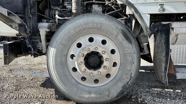 image for item FB3582 2003 Kenworth T800 semi truck