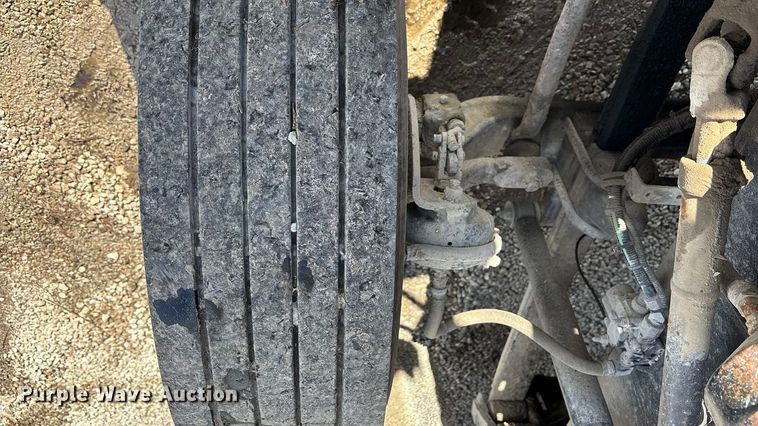 image for item FB3582 2003 Kenworth T800 semi truck