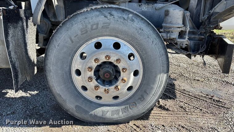 image for item FB3582 2003 Kenworth T800 semi truck