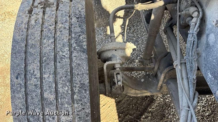 image for item FB3582 2003 Kenworth T800 semi truck