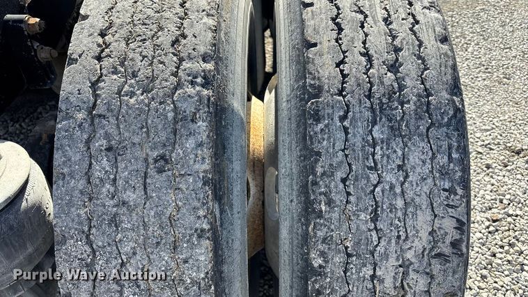 image for item FB3582 2003 Kenworth T800 semi truck