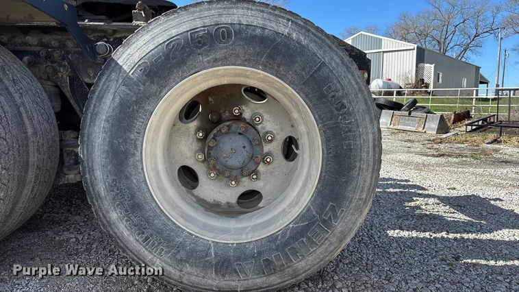 image for item FB3582 2003 Kenworth T800 semi truck