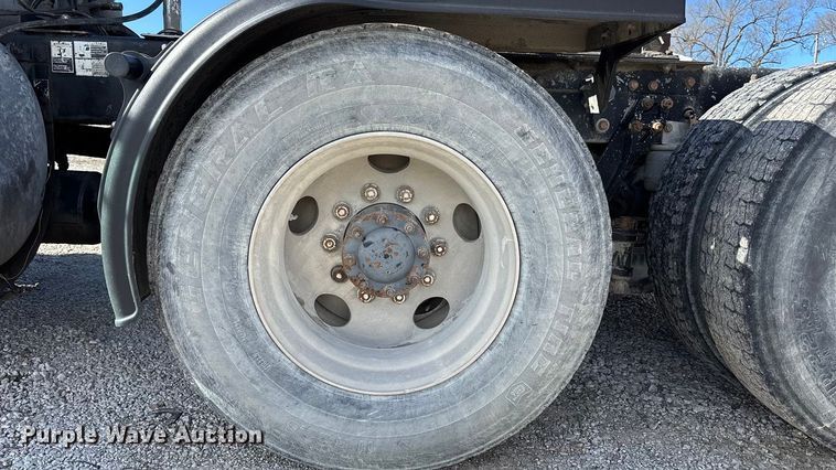 image for item FB3582 2003 Kenworth T800 semi truck