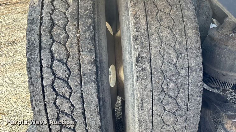 image for item FB3582 2003 Kenworth T800 semi truck