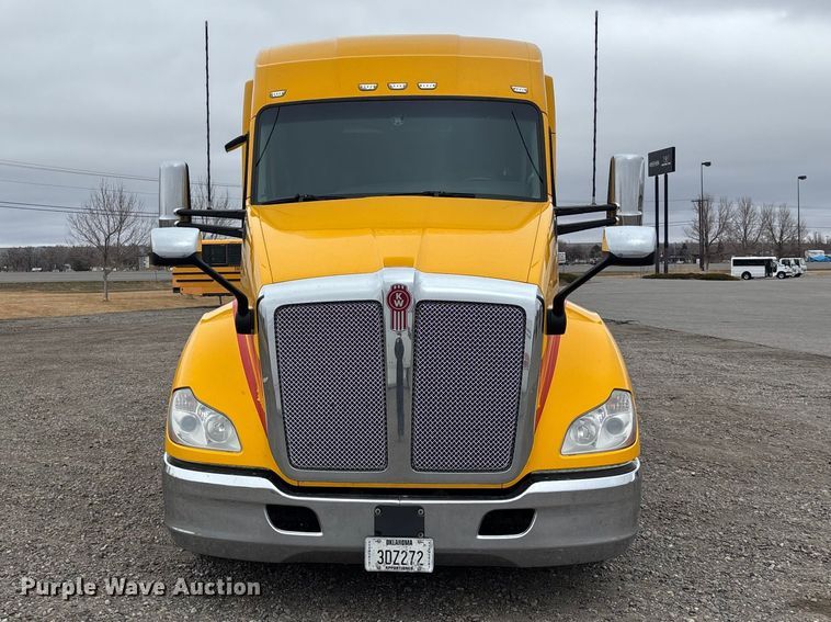 image for item FB5500 2020 Kenworth T680 semi truck