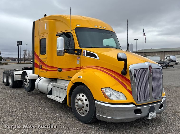 image for item FB5500 2020 Kenworth T680 semi truck