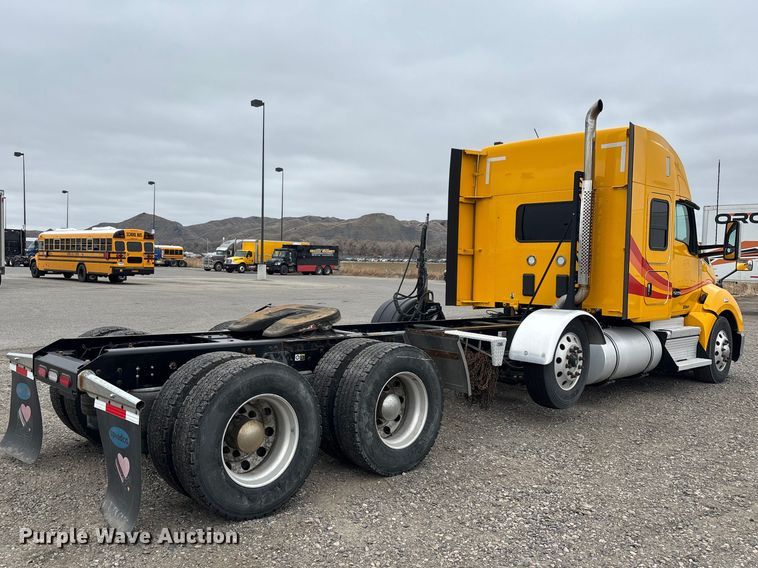 image for item FB5500 2020 Kenworth T680 semi truck