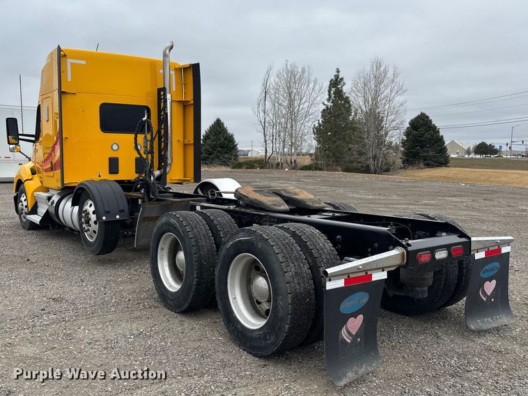 image for item FB5500 2020 Kenworth T680 semi truck