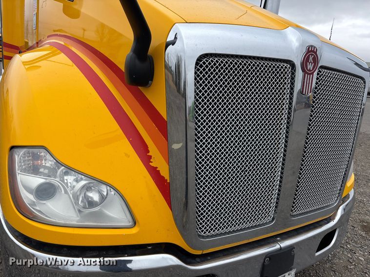 image for item FB5500 2020 Kenworth T680 semi truck