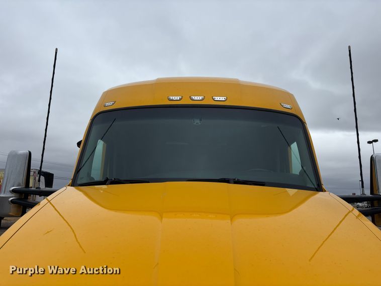 image for item FB5500 2020 Kenworth T680 semi truck