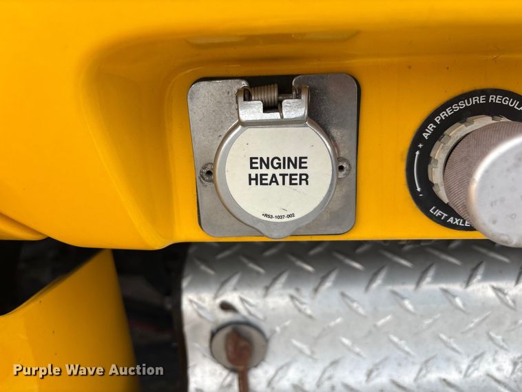 image for item FB5500 2020 Kenworth T680 semi truck